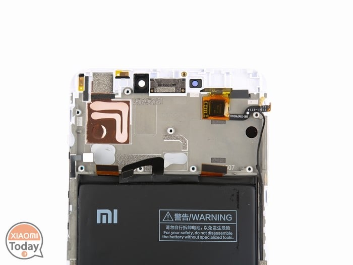 Xiaomi-Mi-Max-2-Teardown-21-700×525-1