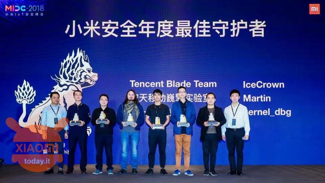 "Xiaomi Security Guardian Award"흰색 모자