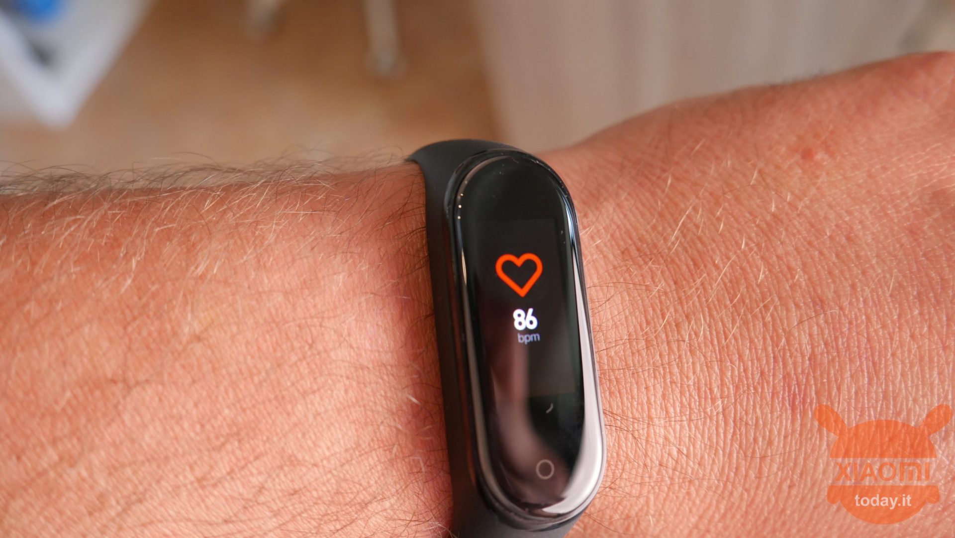 Xiaomi Mi band 4을 (를) 검토하십시오.