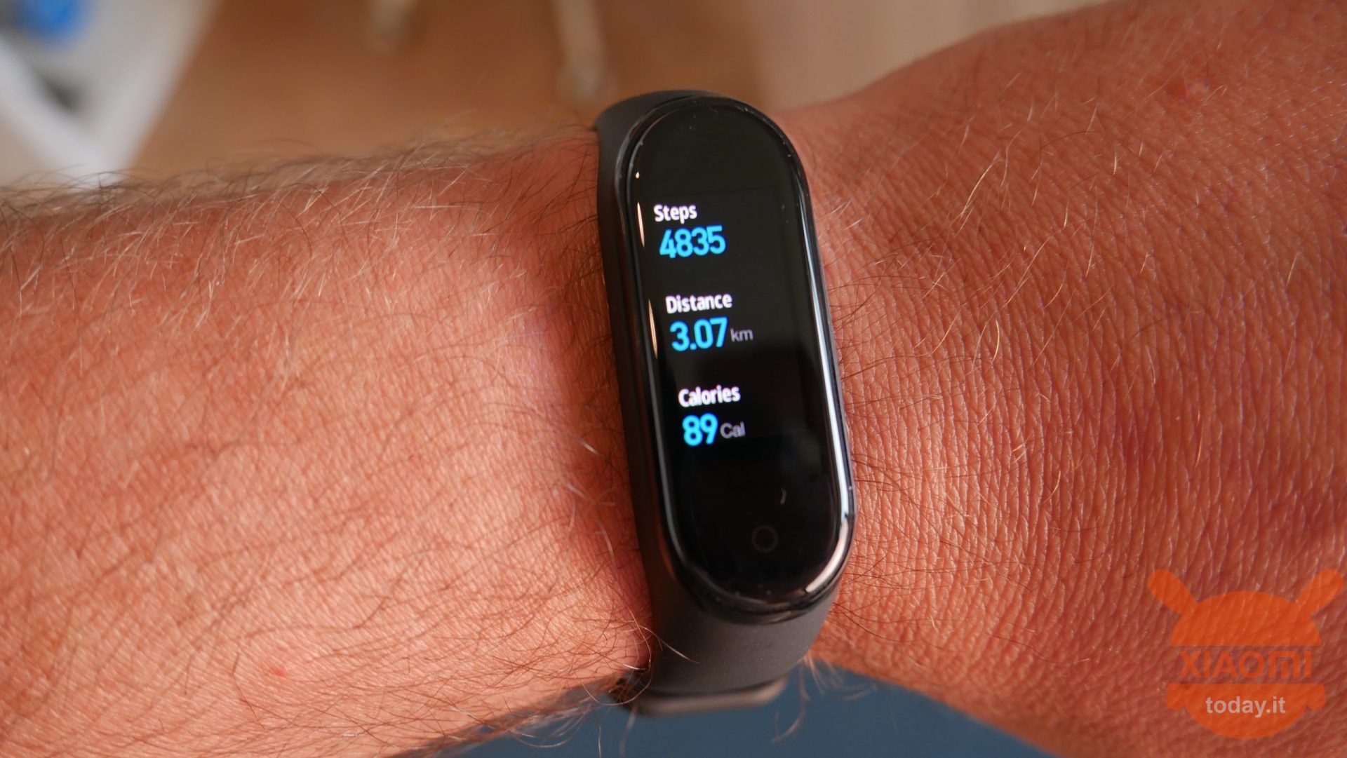 Xiaomi Mi band 4을 (를) 검토하십시오.