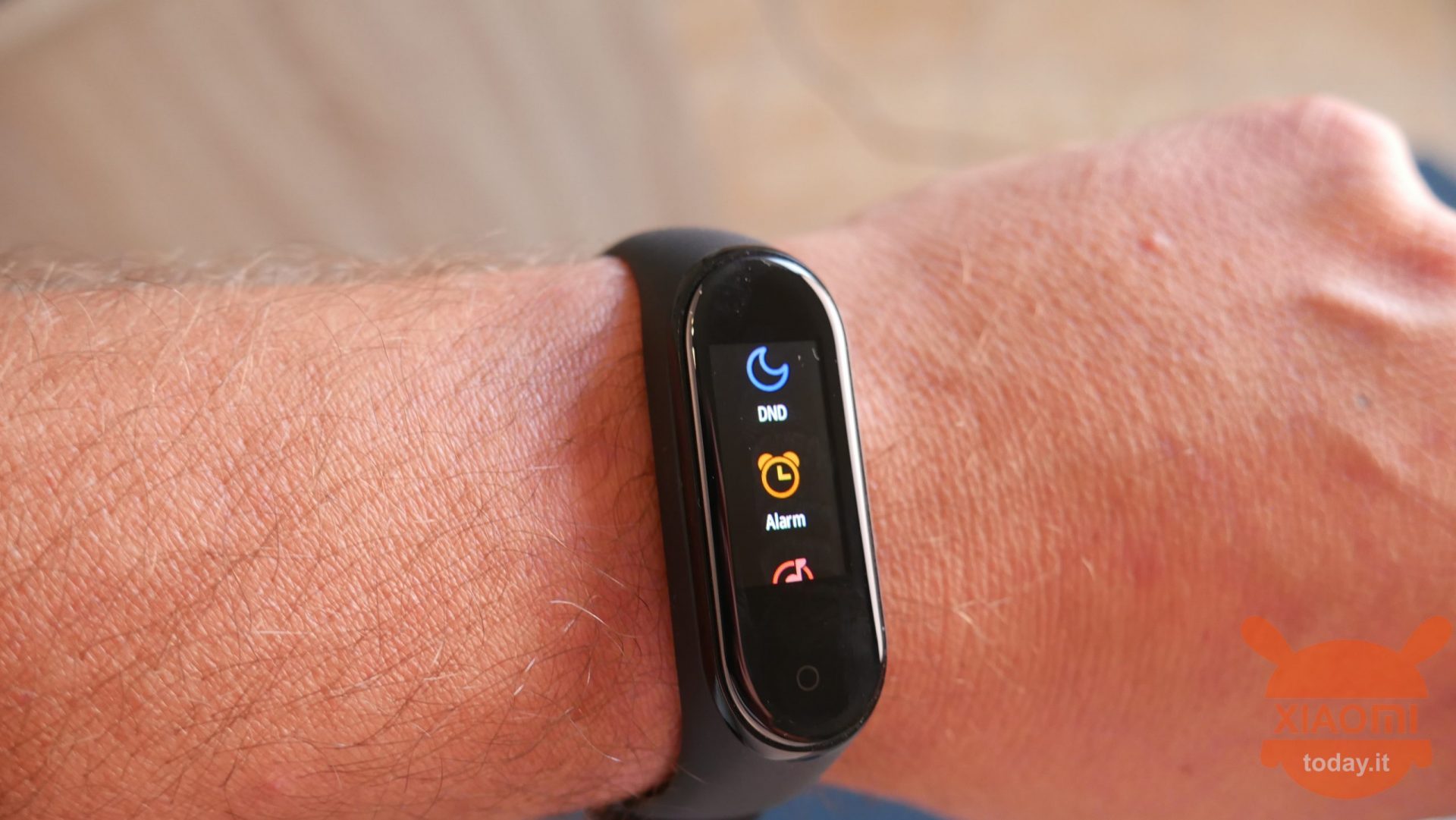 Xiaomi Mi band 4을 (를) 검토하십시오.