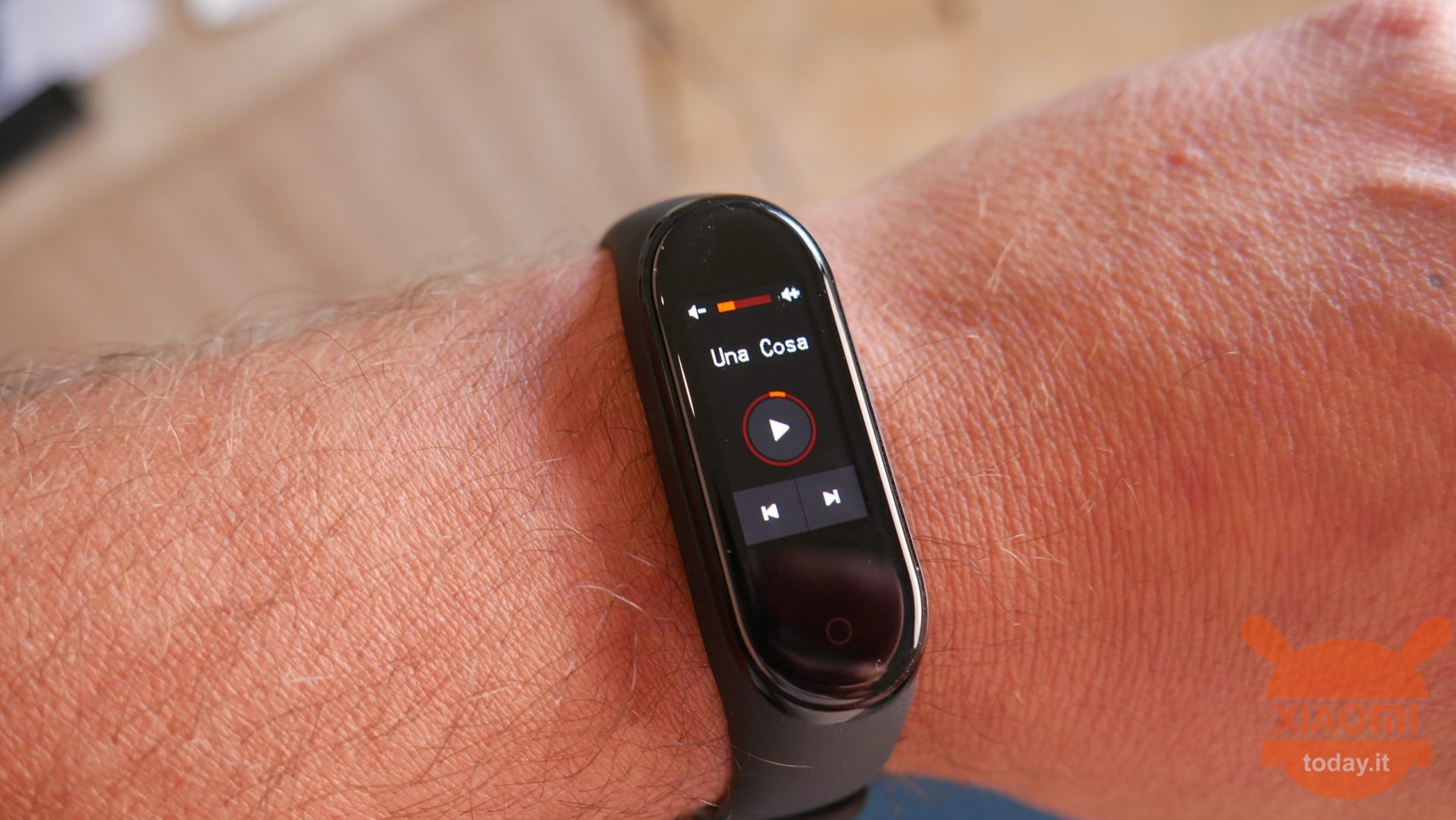 Xiaomi Mi band 4을 (를) 검토하십시오.