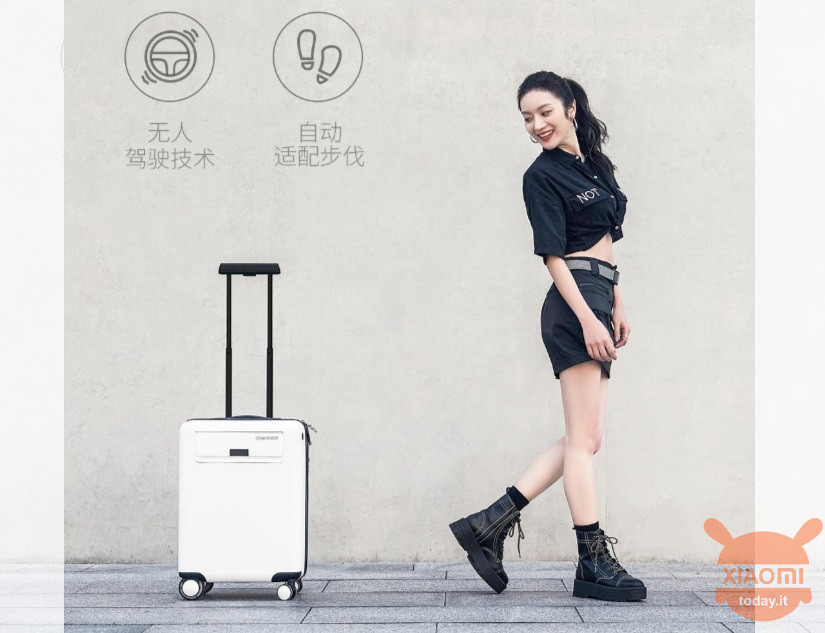 Xiaomi Cowarobot सूटकेस रोबोट सूटकेस का अनुसरण करता है