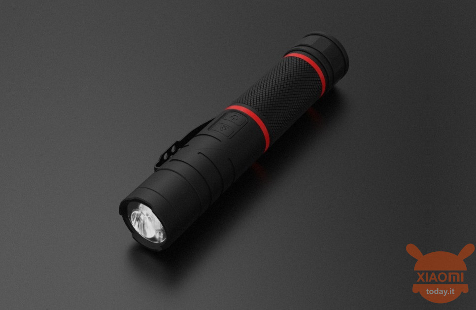 Lanterna Multifuncional Wiha 3 em 1: Lanterna LED, apontador laser e lâmpada UV