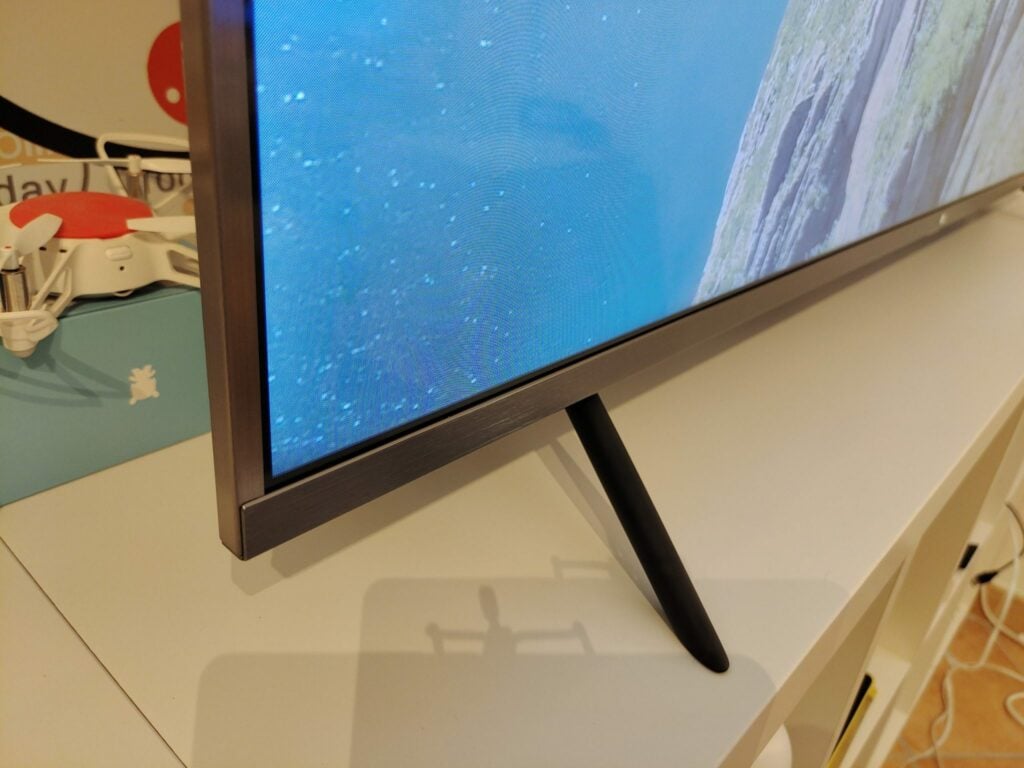 Xiaomi Mi Tv 4S 55" angolo sx