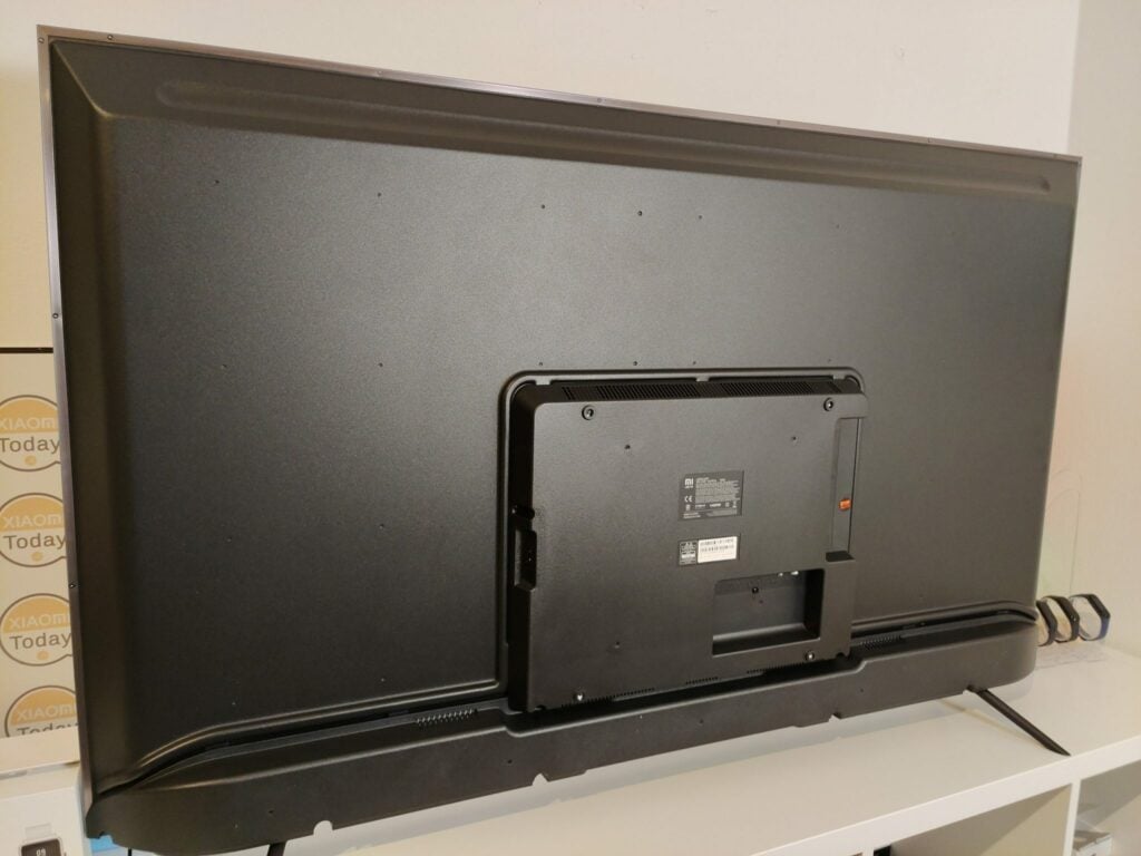 Xiaomi Mi Tv 4S 55" vista posteriore