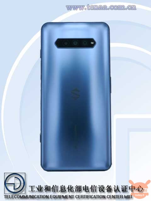 schwarzer Hai 4 pro