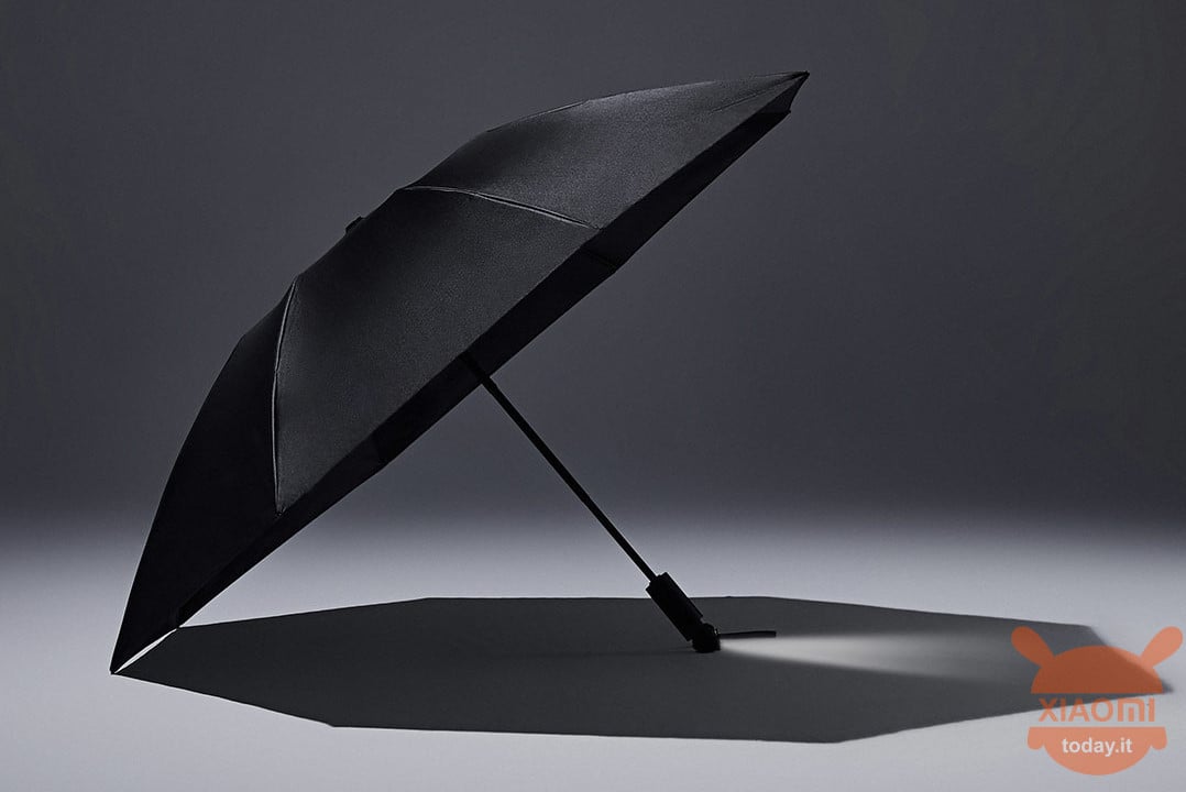 Urevo Lighting Umbrella là chiếc ô mới tích hợp đèn pin và đóng / mở tự động | XiaomiToday.it
