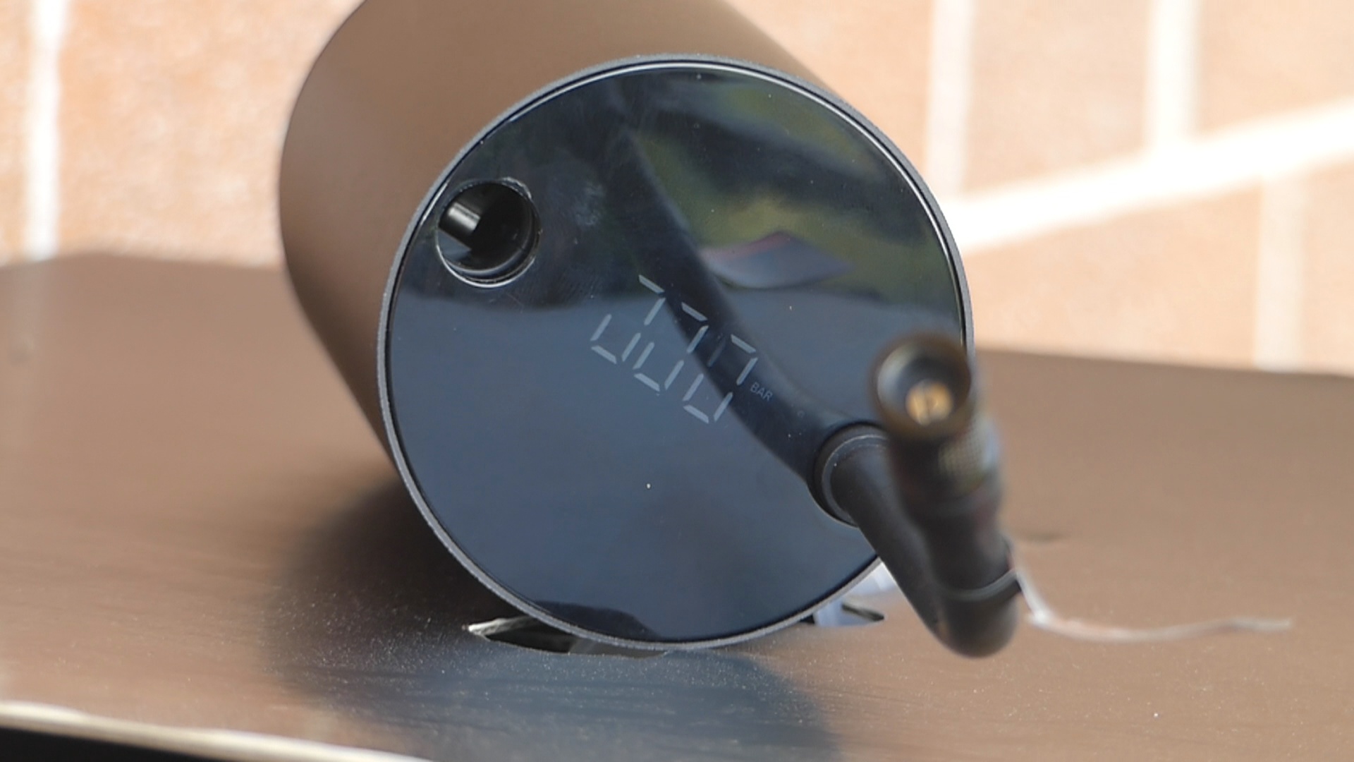 The QUEEN of PUMPS electric and SMART Mojietu Cordless Speed Air