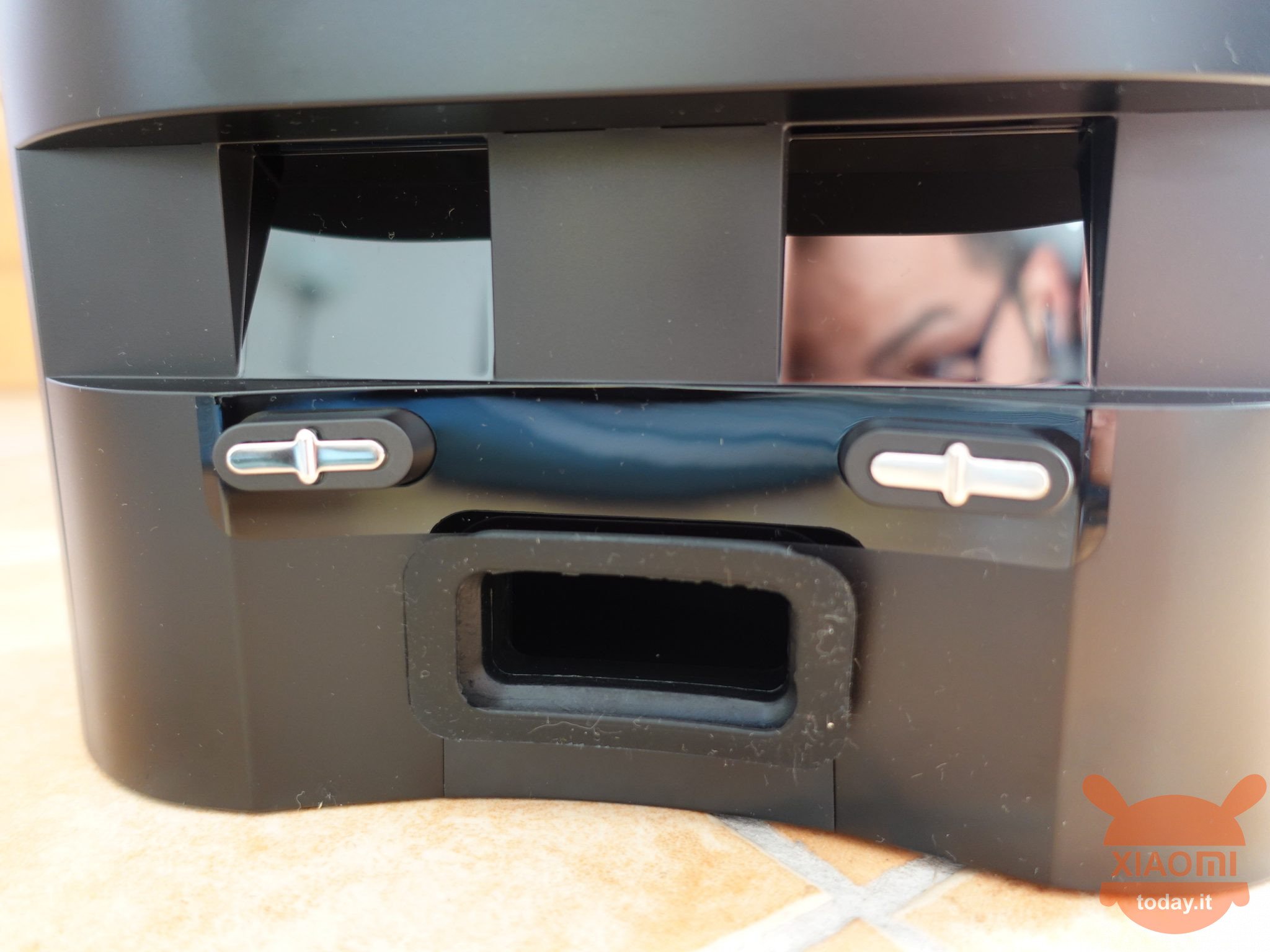 Attaque Proscenic M8 Pro pour la vidange