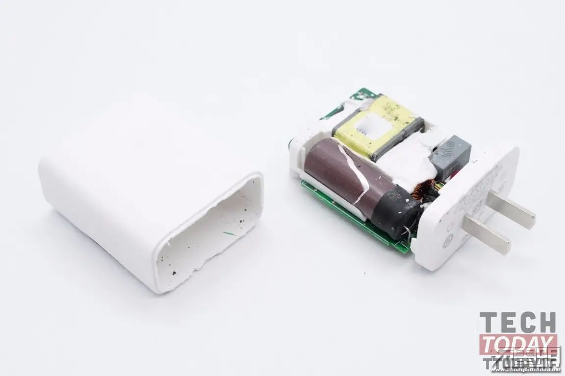 OPPO 65 Вт GaN Fast Charger