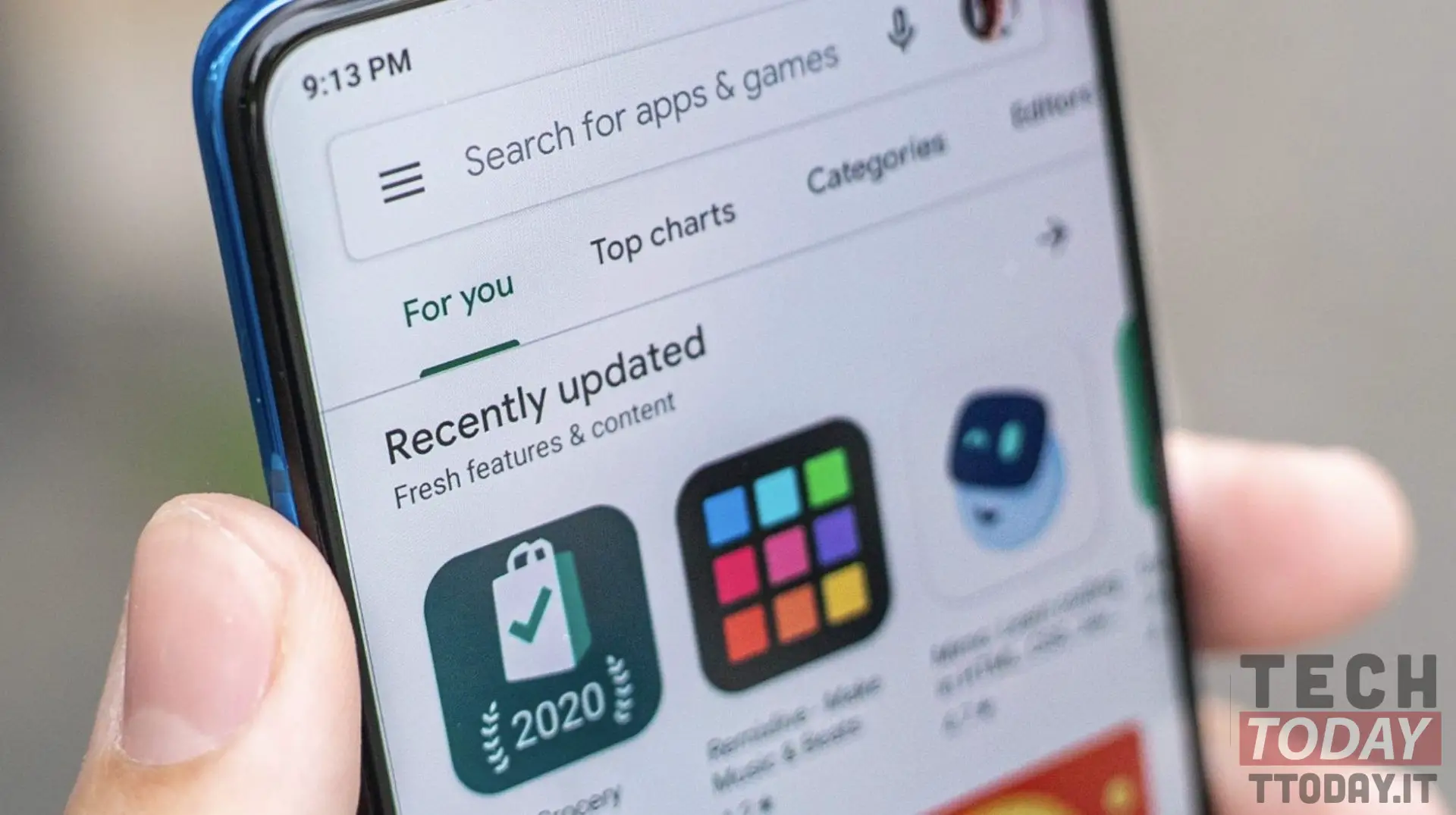Η Google αλλάζει την πολιτική του Play Store για την καταπολέμηση της παραπληροφόρησης