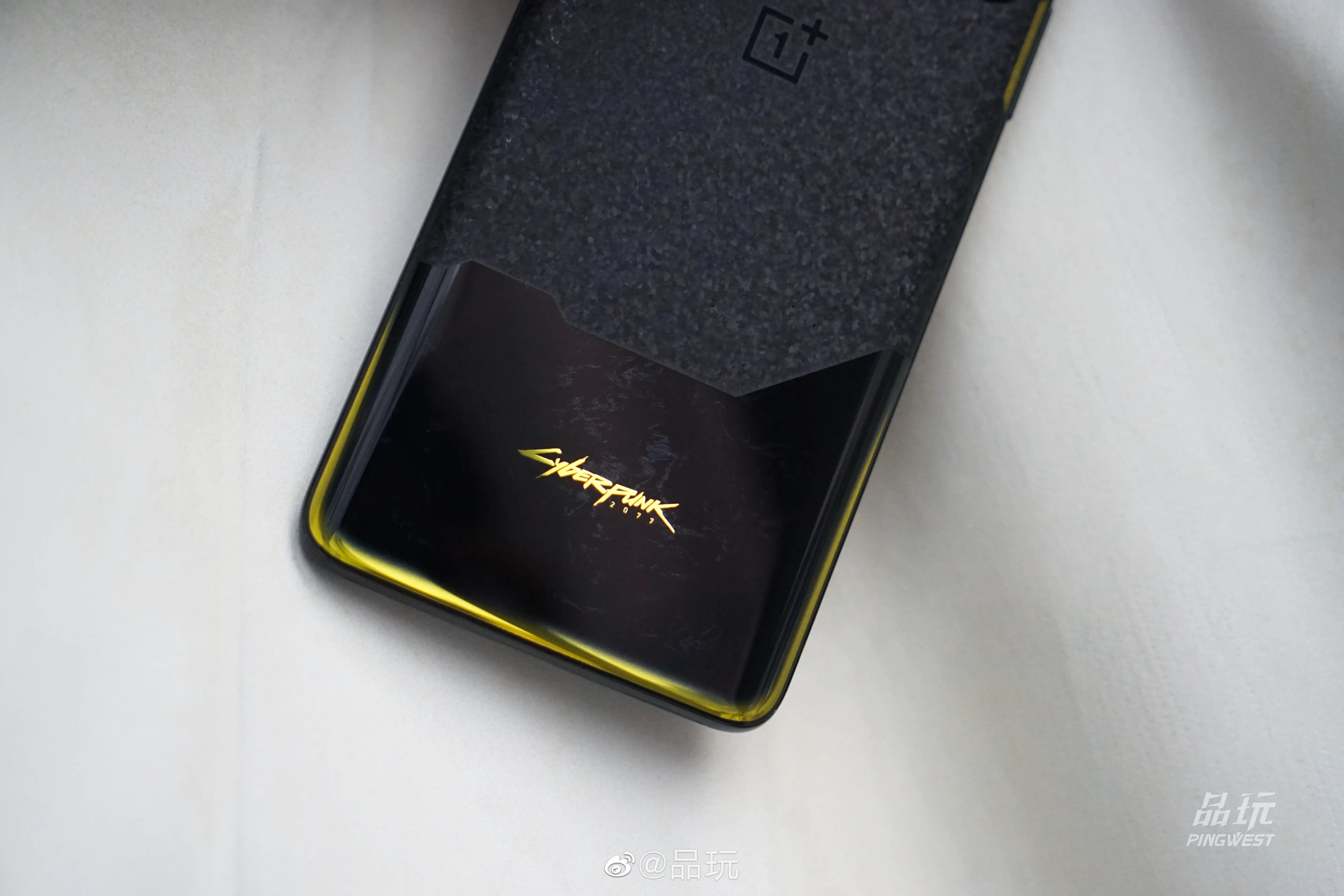 oneplus 8t cyberpunk 2077 edition foto