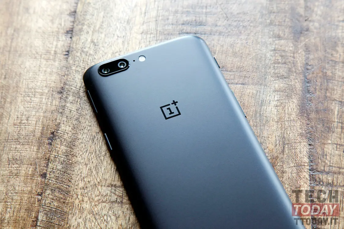 oneplus 5 och 5t får Android 11 med yaap custom rom