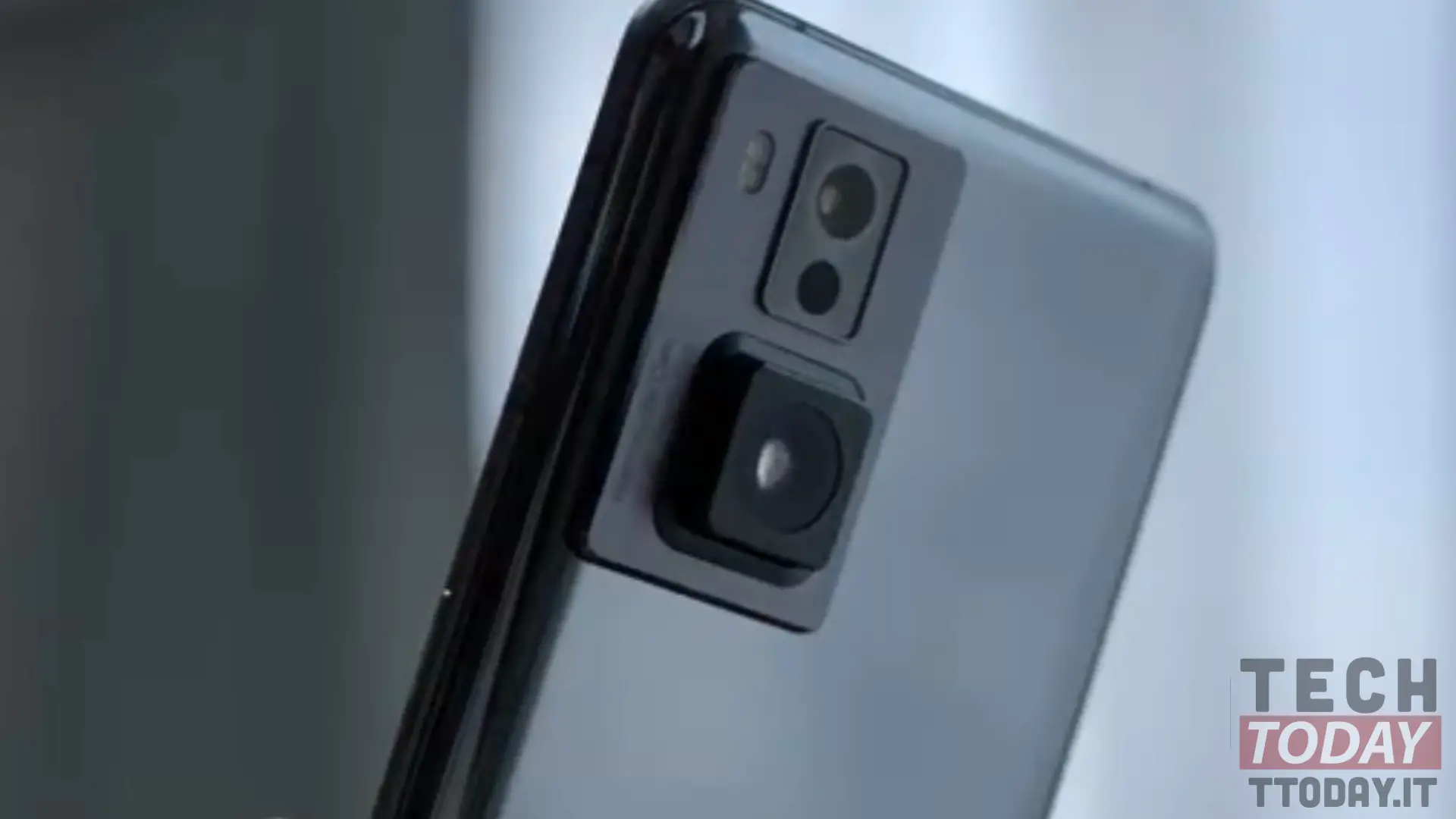 oppoは格納式カメラ付きのスマートフォンを紹介します