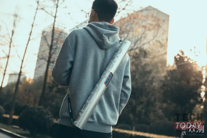 Oppo en Snickers jaag saam die honger ... na tegnologie weg