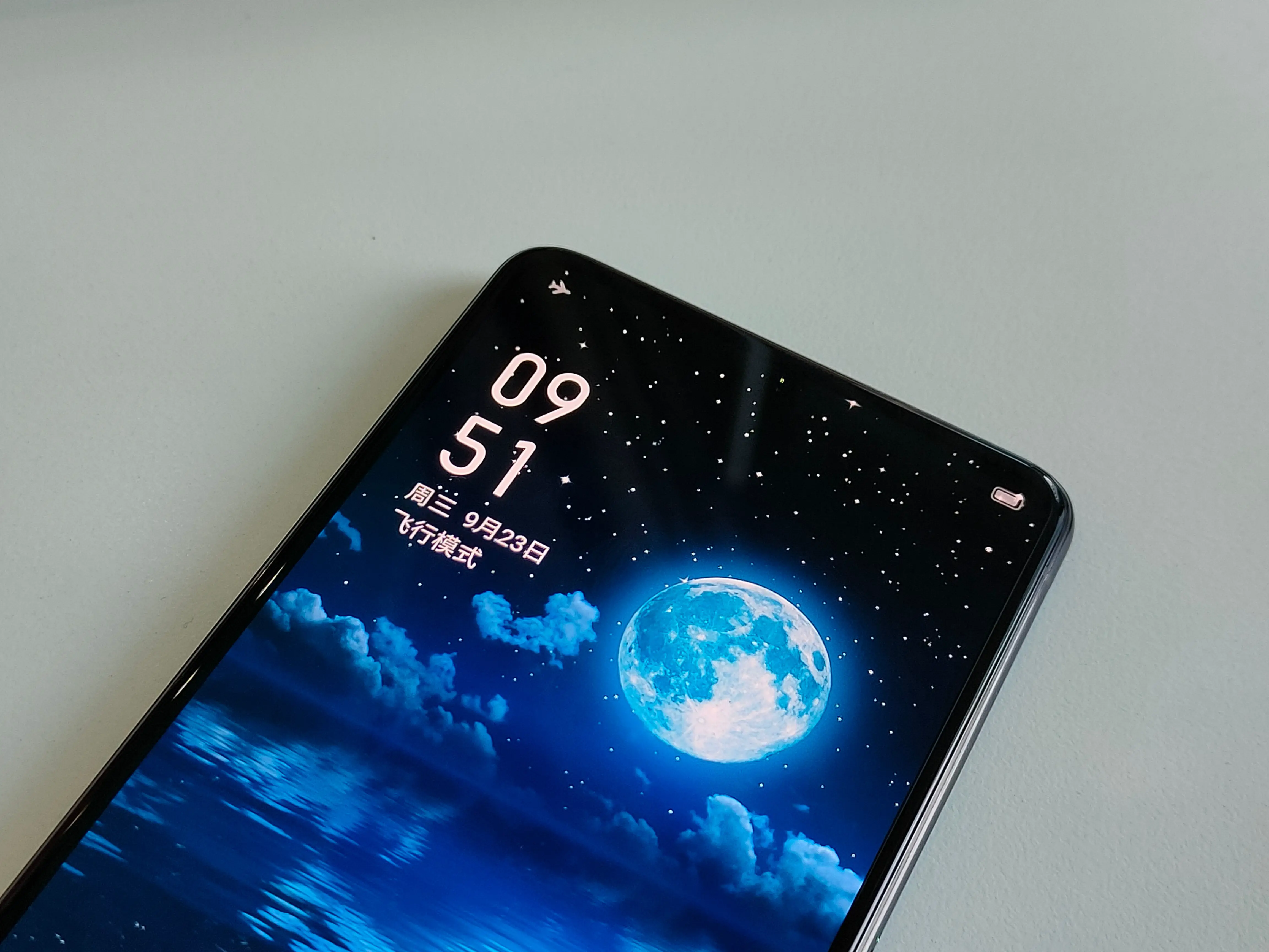 realme עם מצלמה מתחת לתצוגה