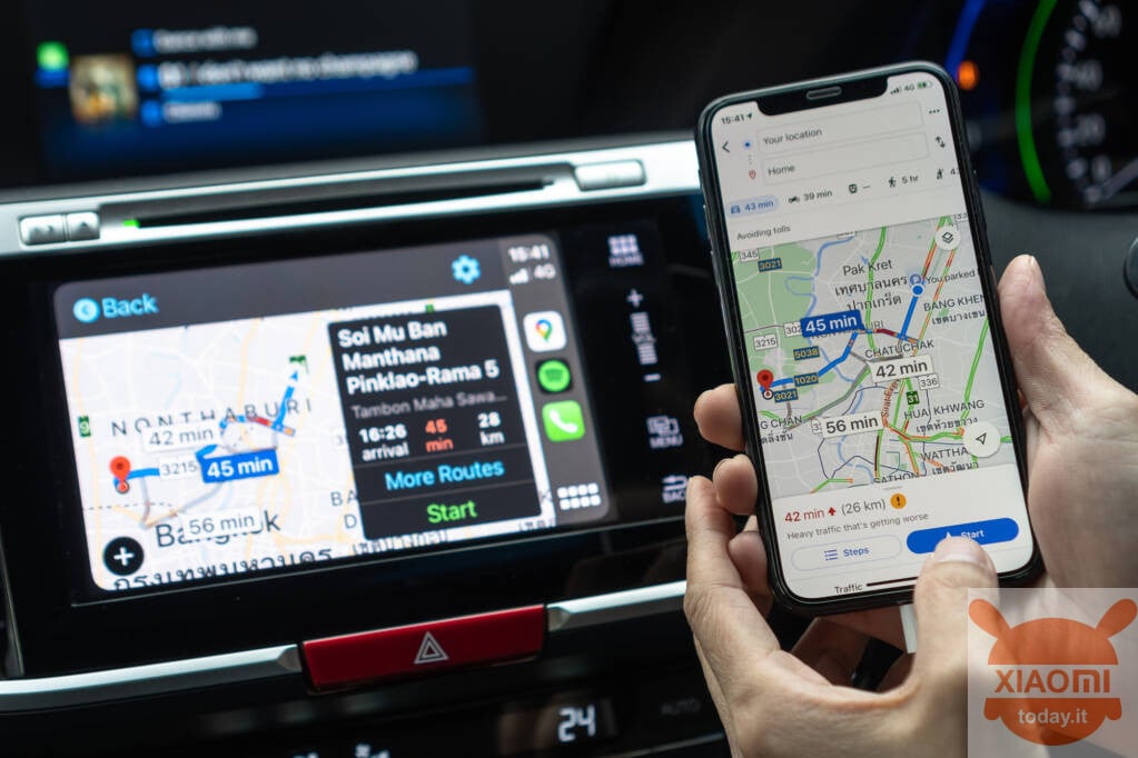 android auto google maps contemporaneamente