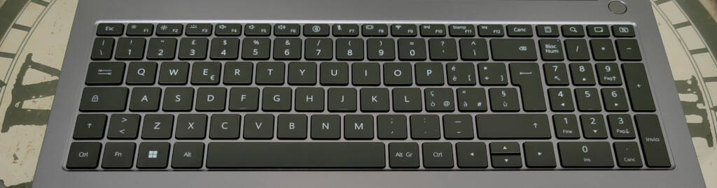 华为 Matebook D16 键盘和触控板