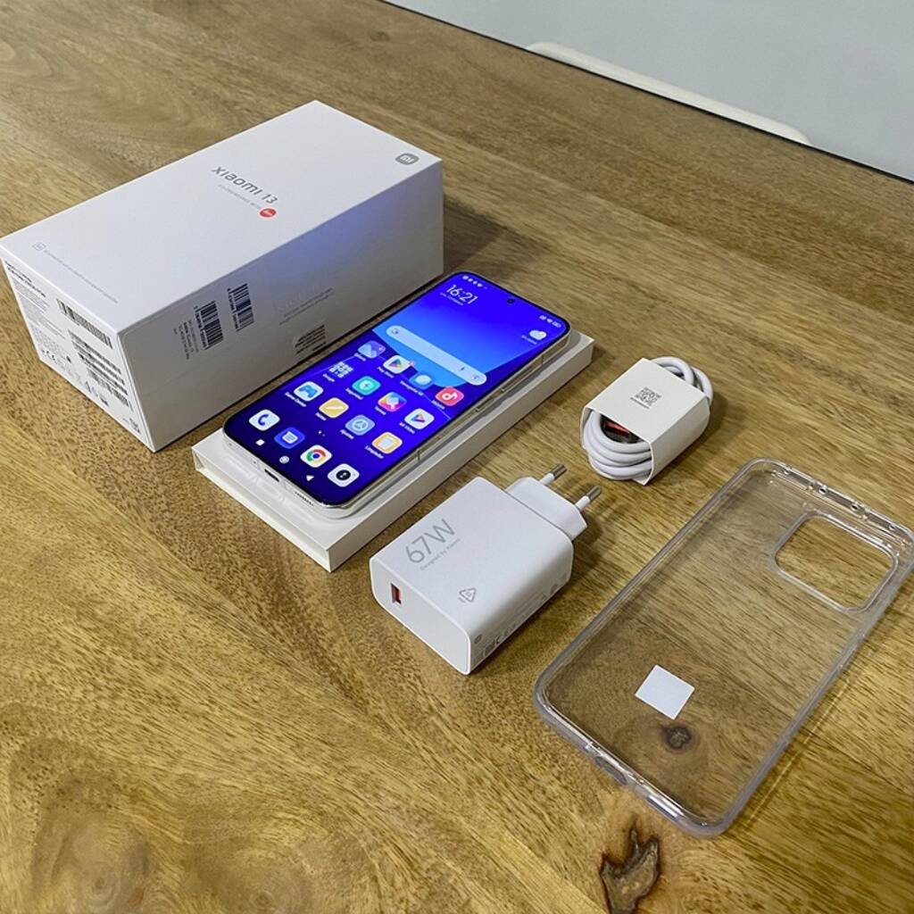 Xiaomi 13 ultra комплектация. Xiaomi 13 распаковка. Xiaomi 13 распаковка. Xiaomi 13 pro ultra. Зарядное сяоми 13т.