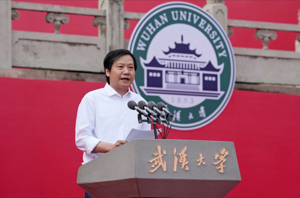 Xiaomi CEO Lei Jun shares his entrepreneurial journey and life lessons at Wuhan University’s awards ceremony