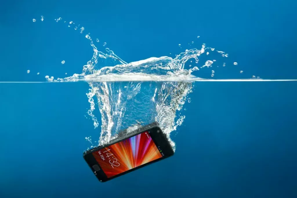 phone dropped into water