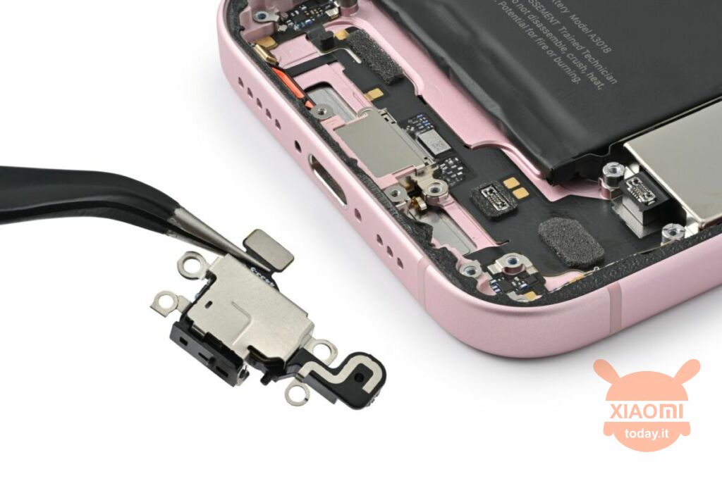 iphone rosa che gode di diritto alla riparazione