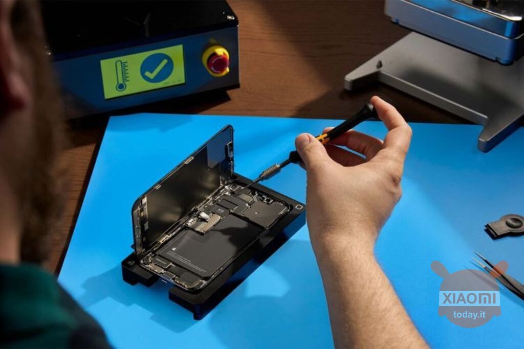 smartphone con diritto alla riparazione ifixit