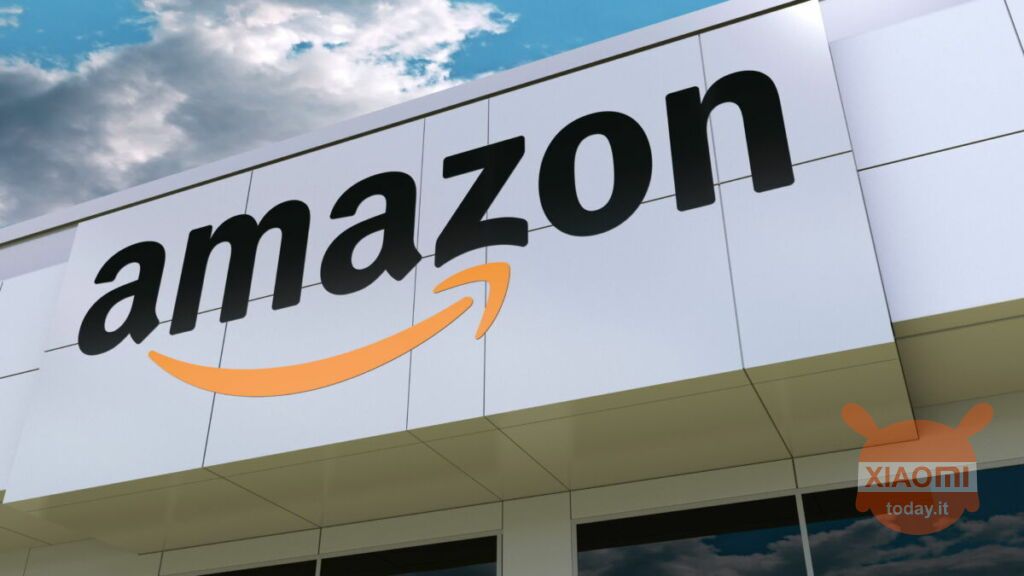 logo amazon su palazzo