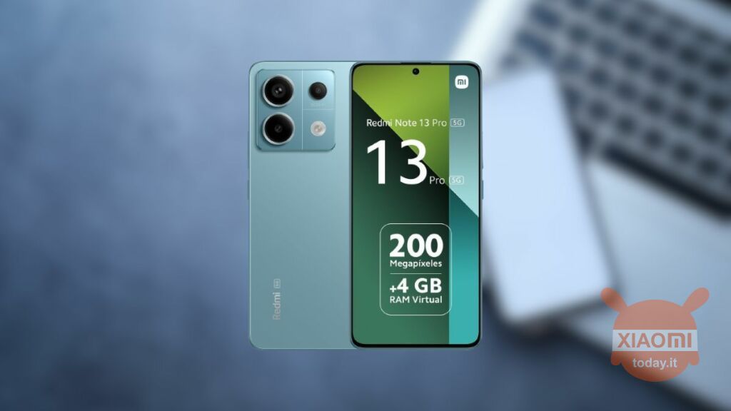 redmi note 13 pro di colore verde, fronte retro, su sfondo sfocato