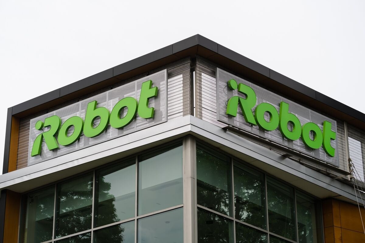 logo irobot a vetri in su palazzo and dell'azienda