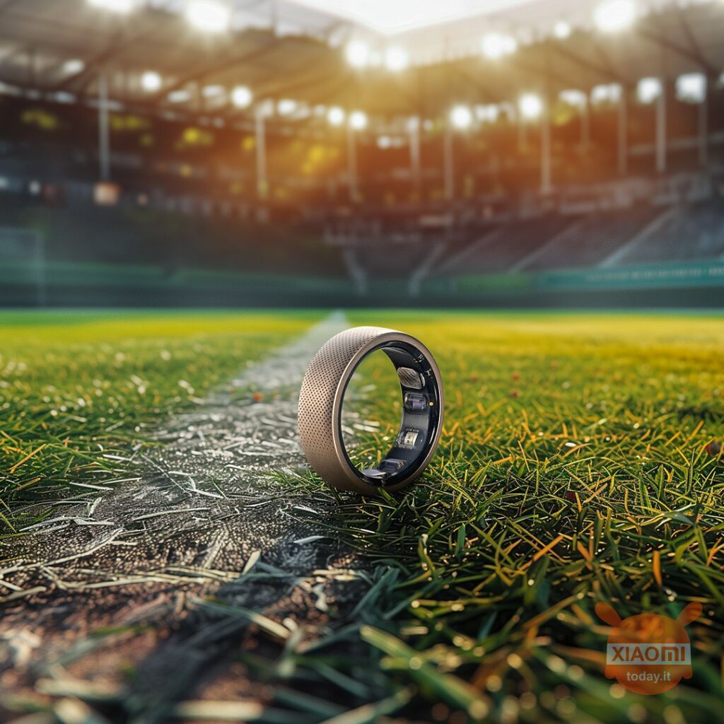 amazfit helio ring su un campo di calcio verde di erba sintetica