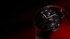 oneplus watch 2 nero con sfondo rosso e ombre nere