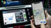 applicazione di google maps su smartphone e su schermo dell'auto