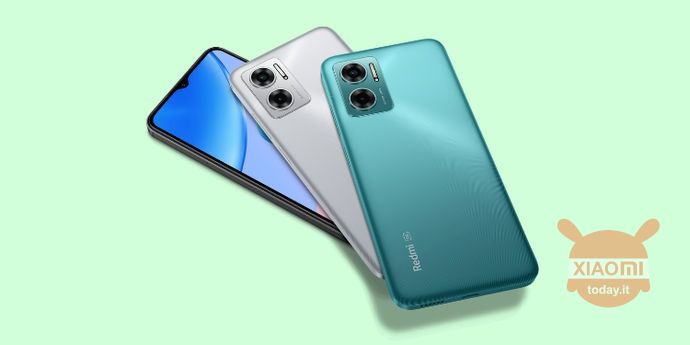 redmi 10 5g in tre colorazioni blu, bianco e verde in uno sfondo verde acqua 