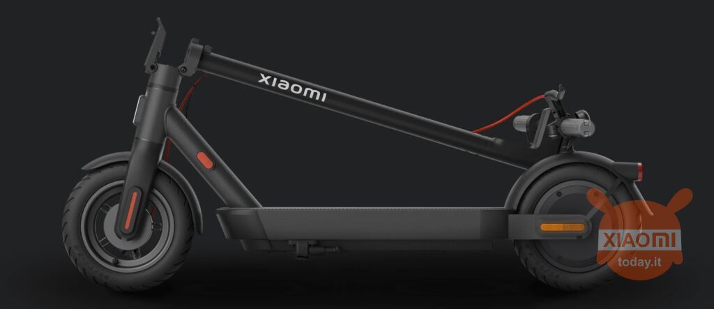 foto di Xiaomi Electric Scooter 4 Pro 2° gen piegato su sfondo nero