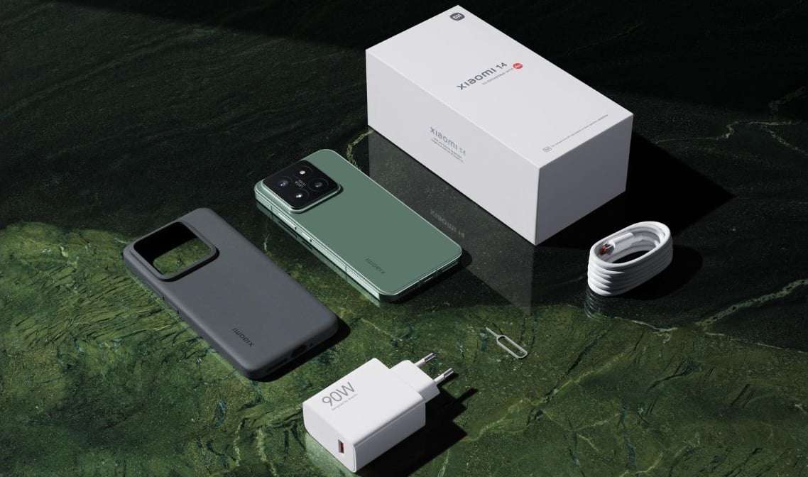 Xiaomi 14 in grüner Farbe mit Verkaufsbox, Ladegerät und Hülle