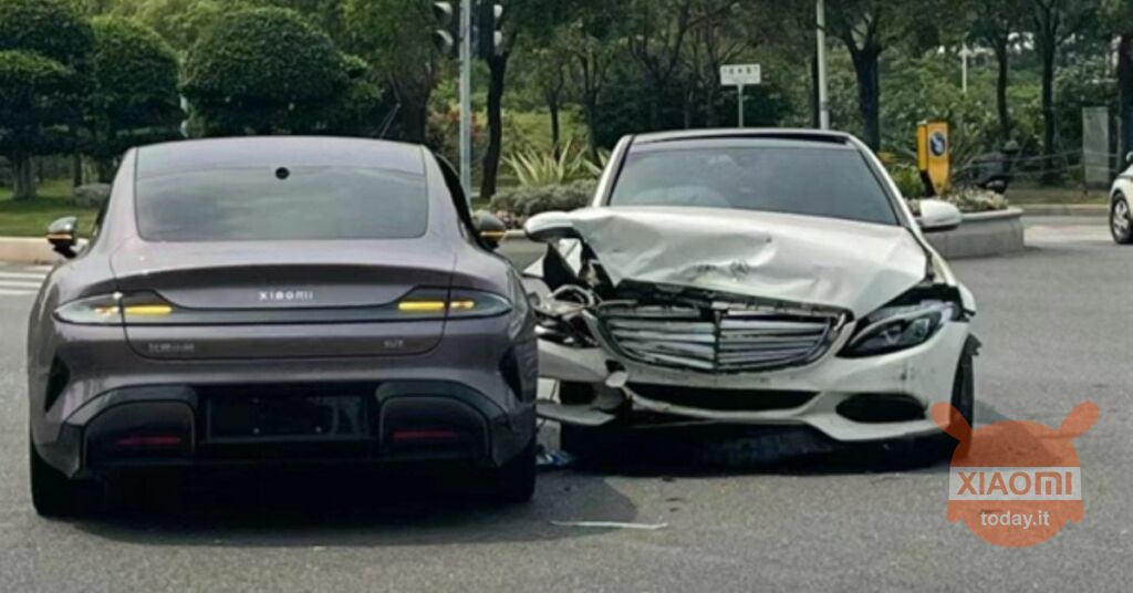 حادث بين شاومى Su7 ومرسيدس