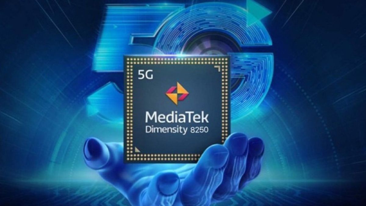 processore mediatek dimensity 8250 con 5g dietro e una mano digitale che lo sorregge