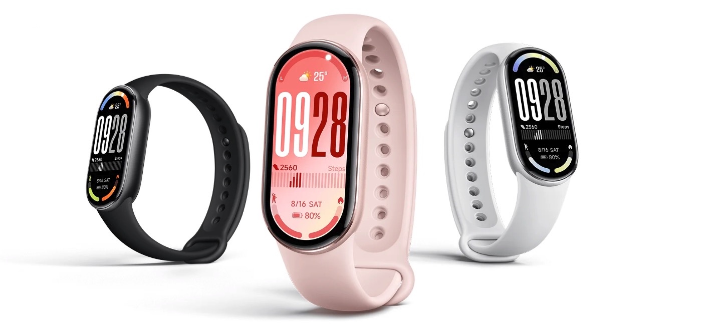 Drie gekleurde weergawes (pienk, swart en keramiek) van die Xiaomi Smart Band 10