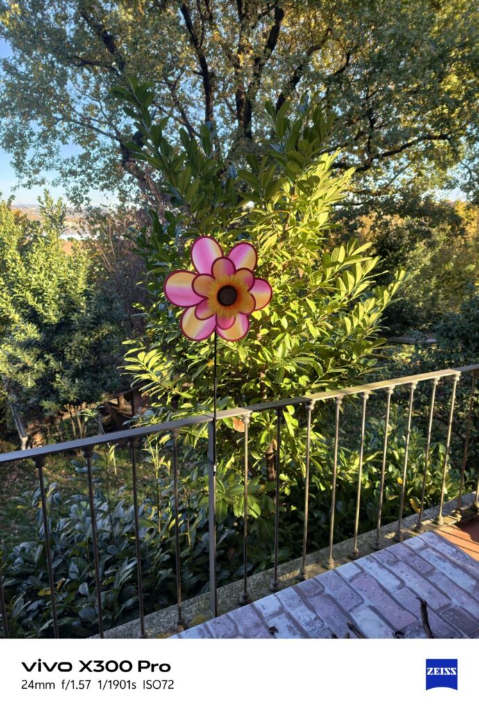 أنا أعيش X300 PRO