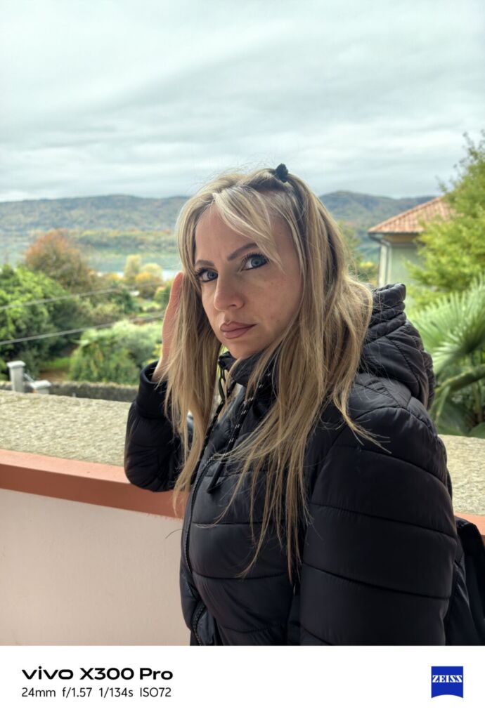 أنا أعيش X300 PRO