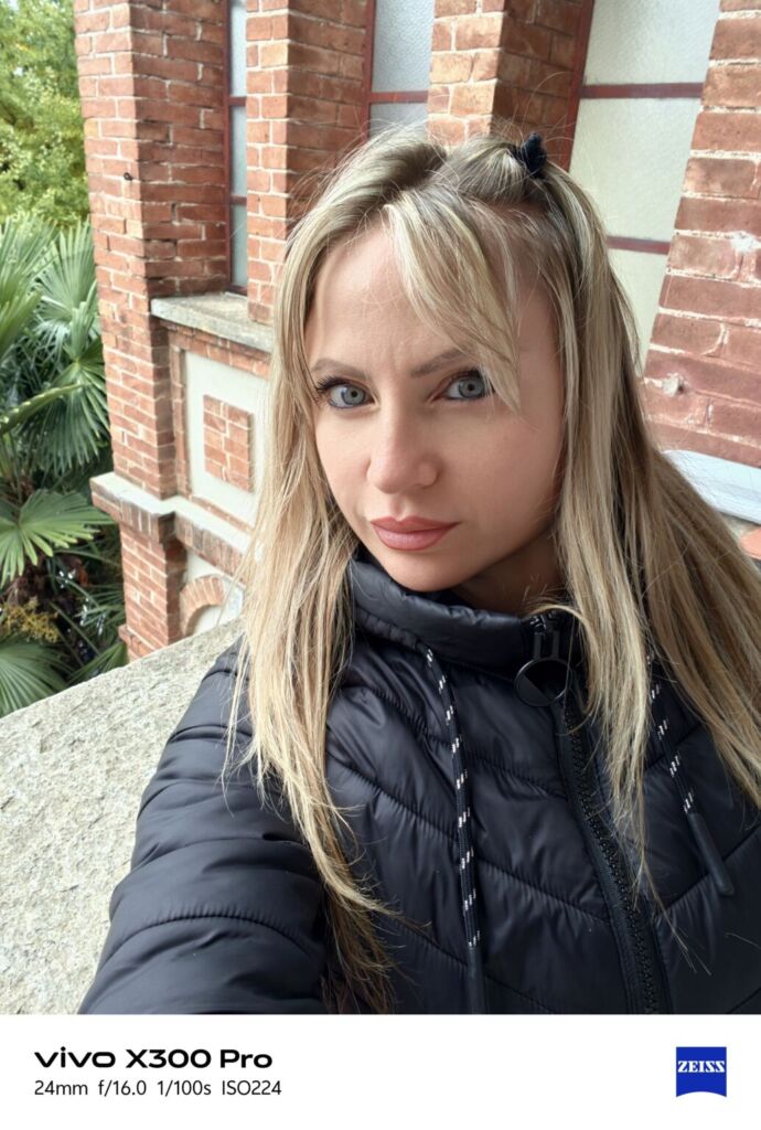 أنا أعيش X300 PRO