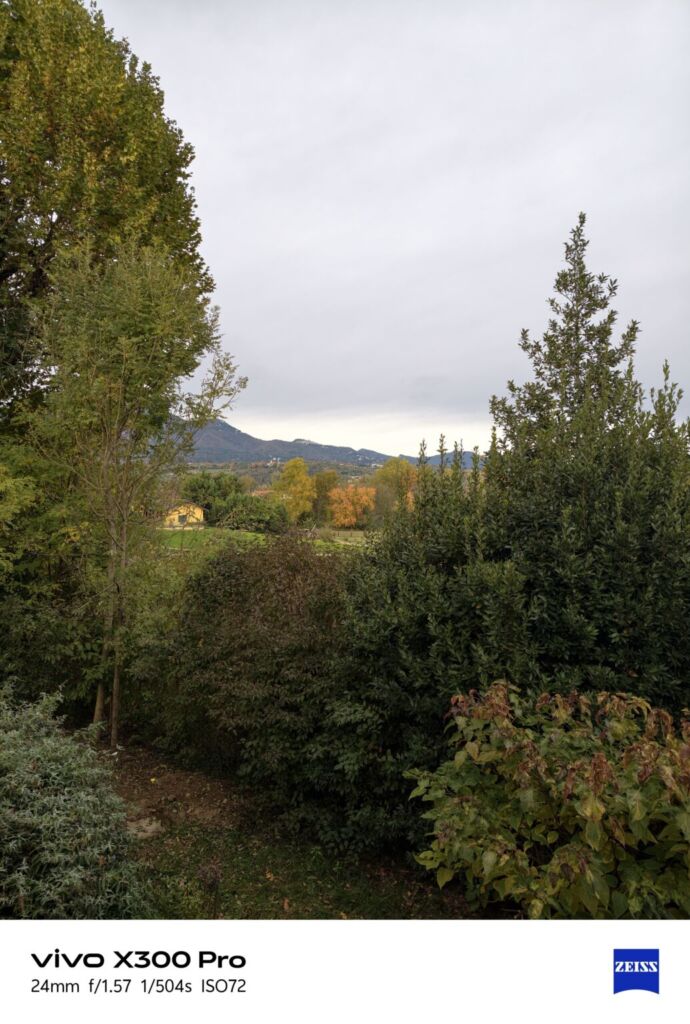 أنا أعيش X300 PRO