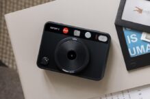 Leica Sofort 2 ufficiale: è la fotocamera ibrida istantanea che stampa anche le foto dallo smartphone