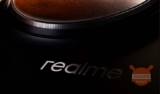 Svelato ufficialmente il design del Realme GT5 Pro: schermo micro-curvo e bordi ultra sottili