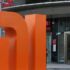 Agaknya Xiaomi Mi 6 ditampilkan di latar depan