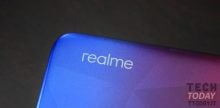 realme: هاتف ذكي بقيمة 600 يورو ، خطط لأوروبا وسياسة التحديث