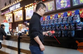 Lu Weibing terlihat dengan layar penuh Redmi