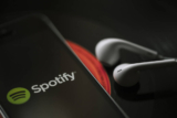 Spotify annuncia DJ, l’assistente AI che comunica con ChatGPT